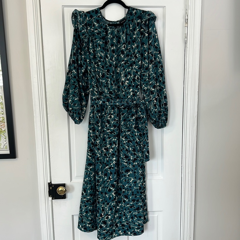 WHO WHAT WEAR Green and Black Floral Midi Dress